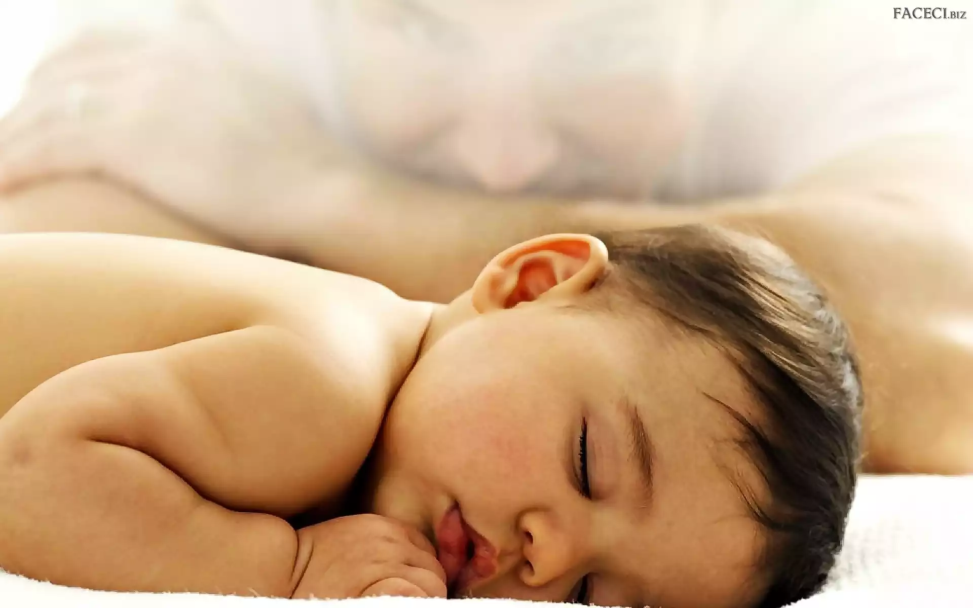 ÅšpiÄ…ce, NiemowlÄ™